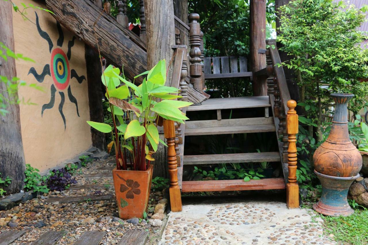 Up2U Guesthouse Pai Bagian luar foto